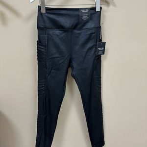 Simply Vera Wang faux leather hi rise leggings